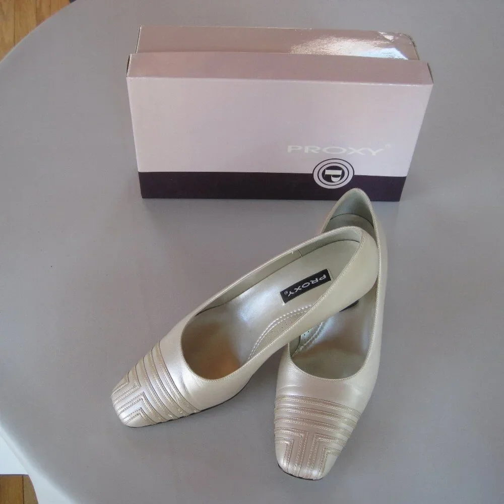 Vintage 1990s PROXY beige - fluor Sela taupe low heel pumps size 9 W